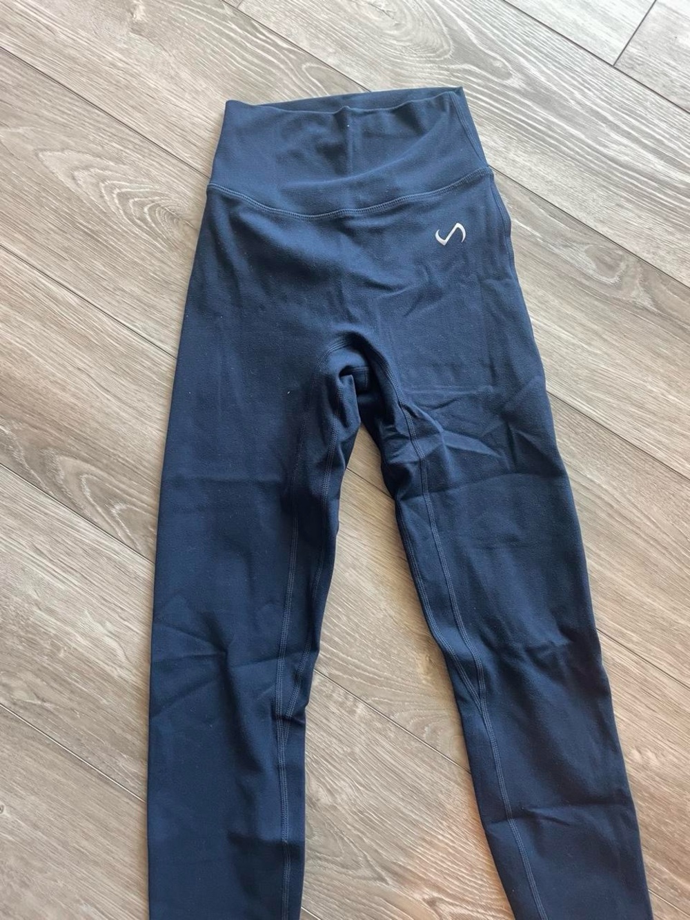 High-Rise Black Women's Leggings with Subtle Logo Detail